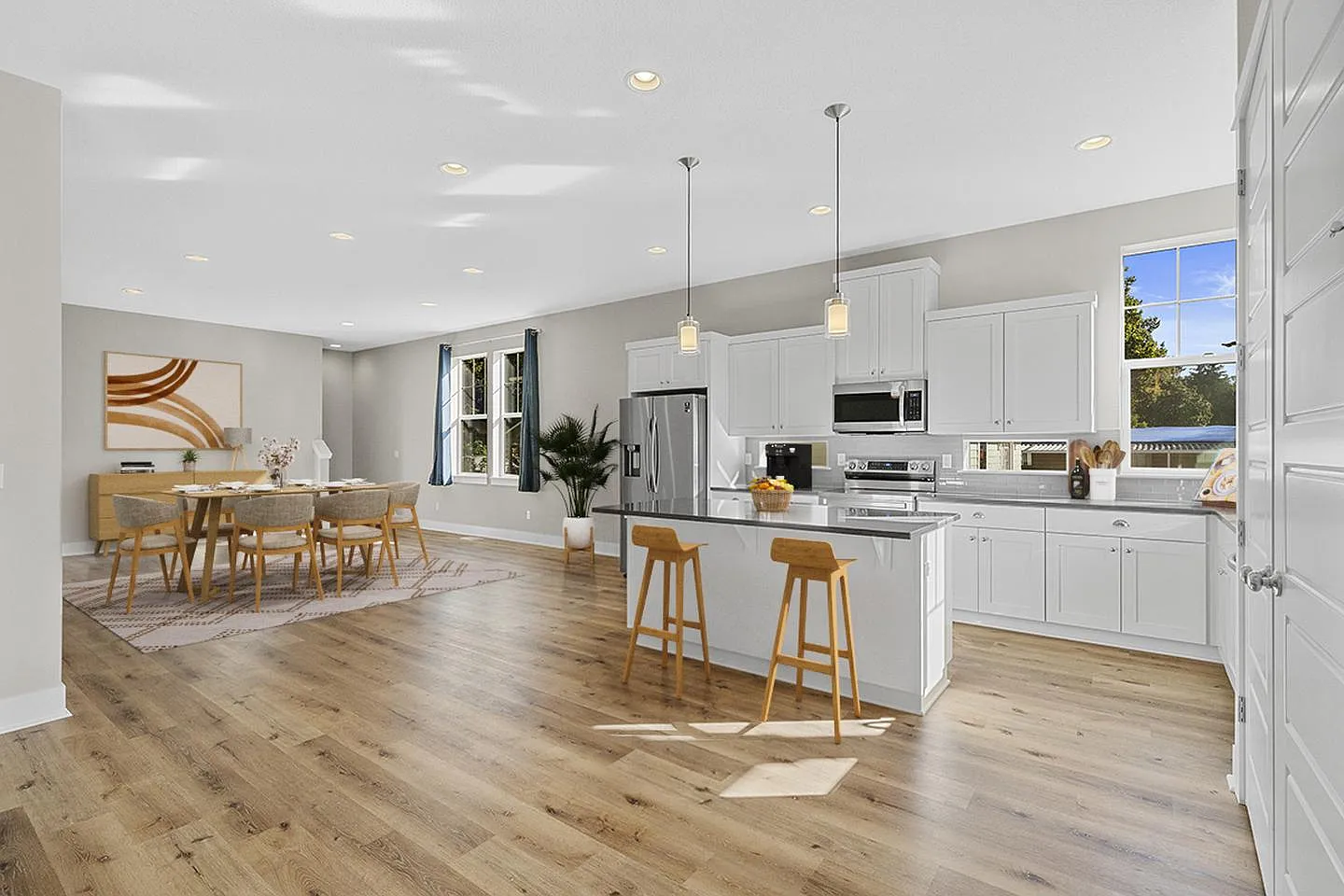 Elegant Hillsboro home near Intel Hillsboro and Orenco Station — Photo 1