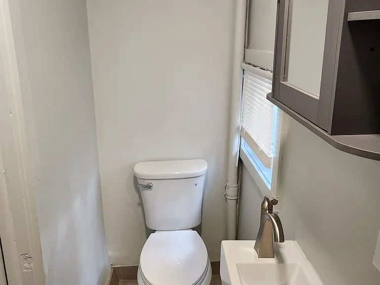 327 E Scull St — Photo 29