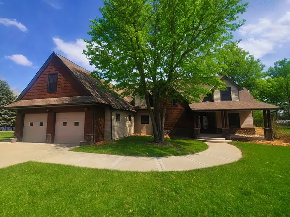 51 Sonja Dr, Doniphan, NE 68832