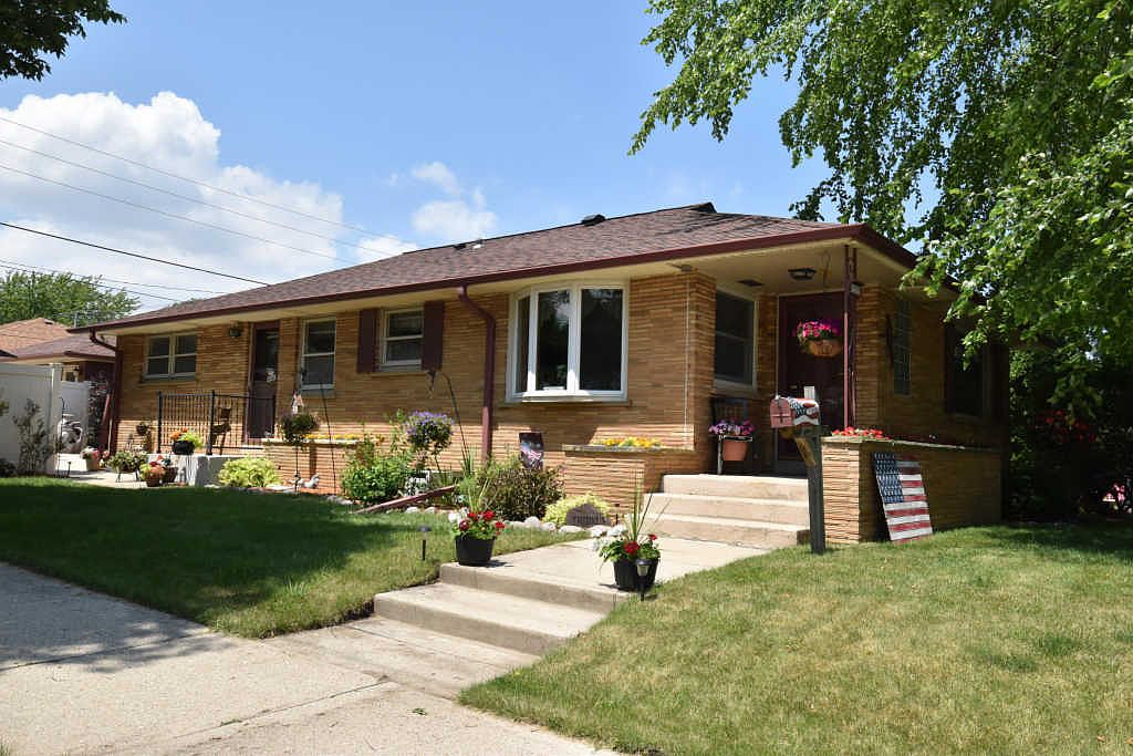 4331 S Packard Ave, Cudahy, WI 53110 | Zillow