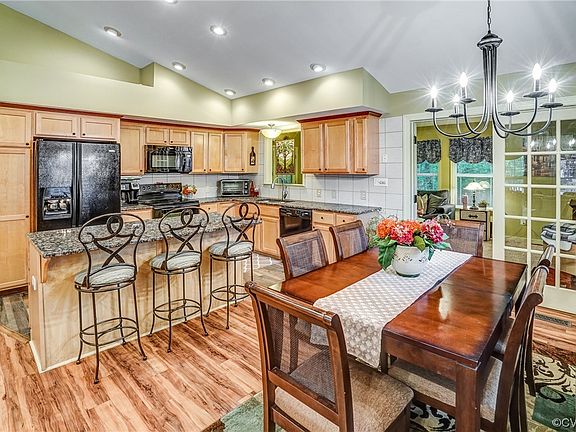 3rd image of 6204 Oakvale St
