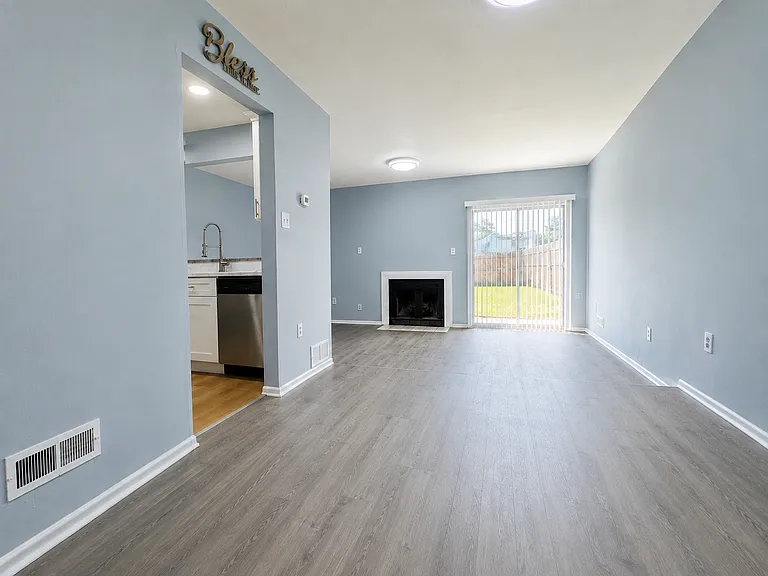 95 Auckland Dr — Photo 3