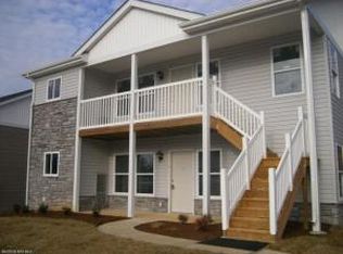 1915 Tabor Village Dr #B, Blacksburg, VA 24060