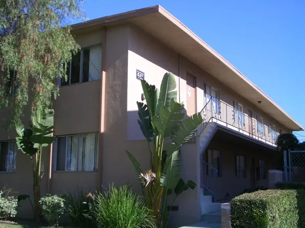 Memorial Apartments- Super Clean 2 Bedroom 1 Bath Apartment in Memorial Heights, 2638 Linden Ave, Long Beach, CA 90806