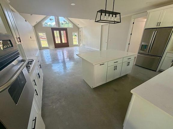 3rd image of 111 Auburn Pl
