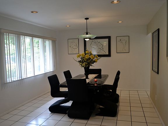 4th image of 1614 Temple Dr