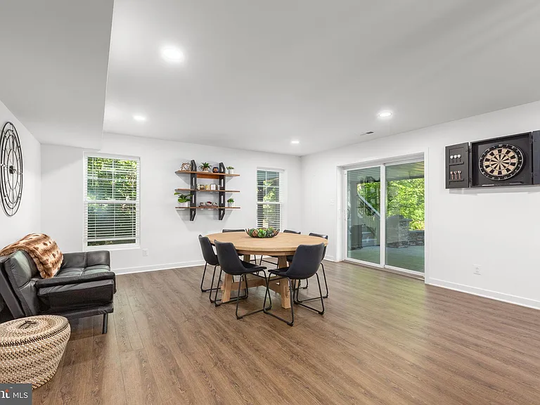 15 Grove Ln — Photo 40