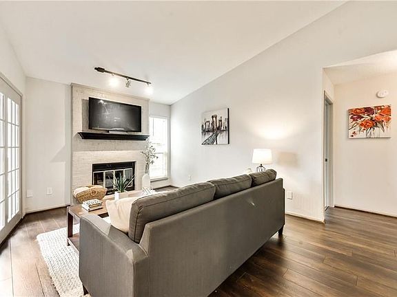 4th image of 1212 Riverchase Ln Unit 243