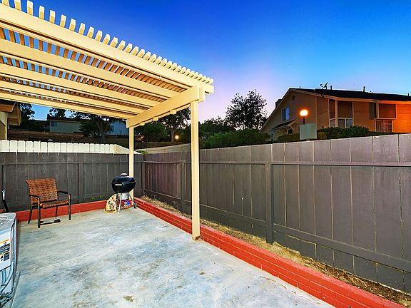5th image of 1727 Manzana Way