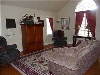 1st image of 840 Oak Ave