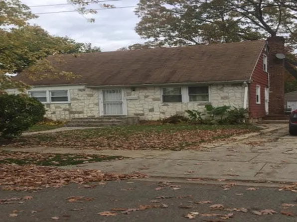 106 Willet Pl, Roosevelt, NY 11575