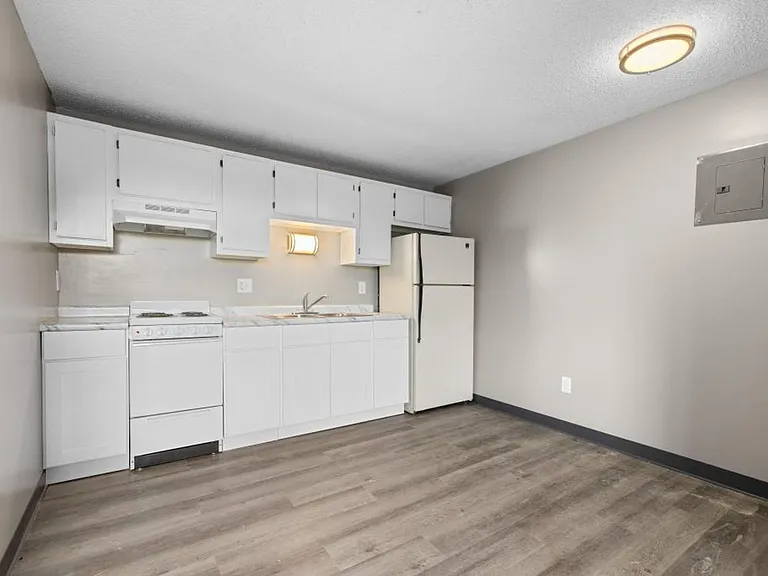 Maplewood Apartments — Photo 54