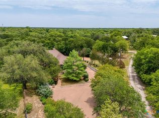 200 Redbird Ln, Kingsbury, TX 78638
