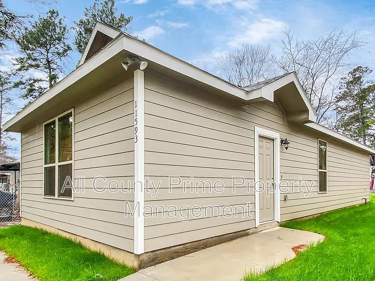 11593 Persimmon St — Photo 2