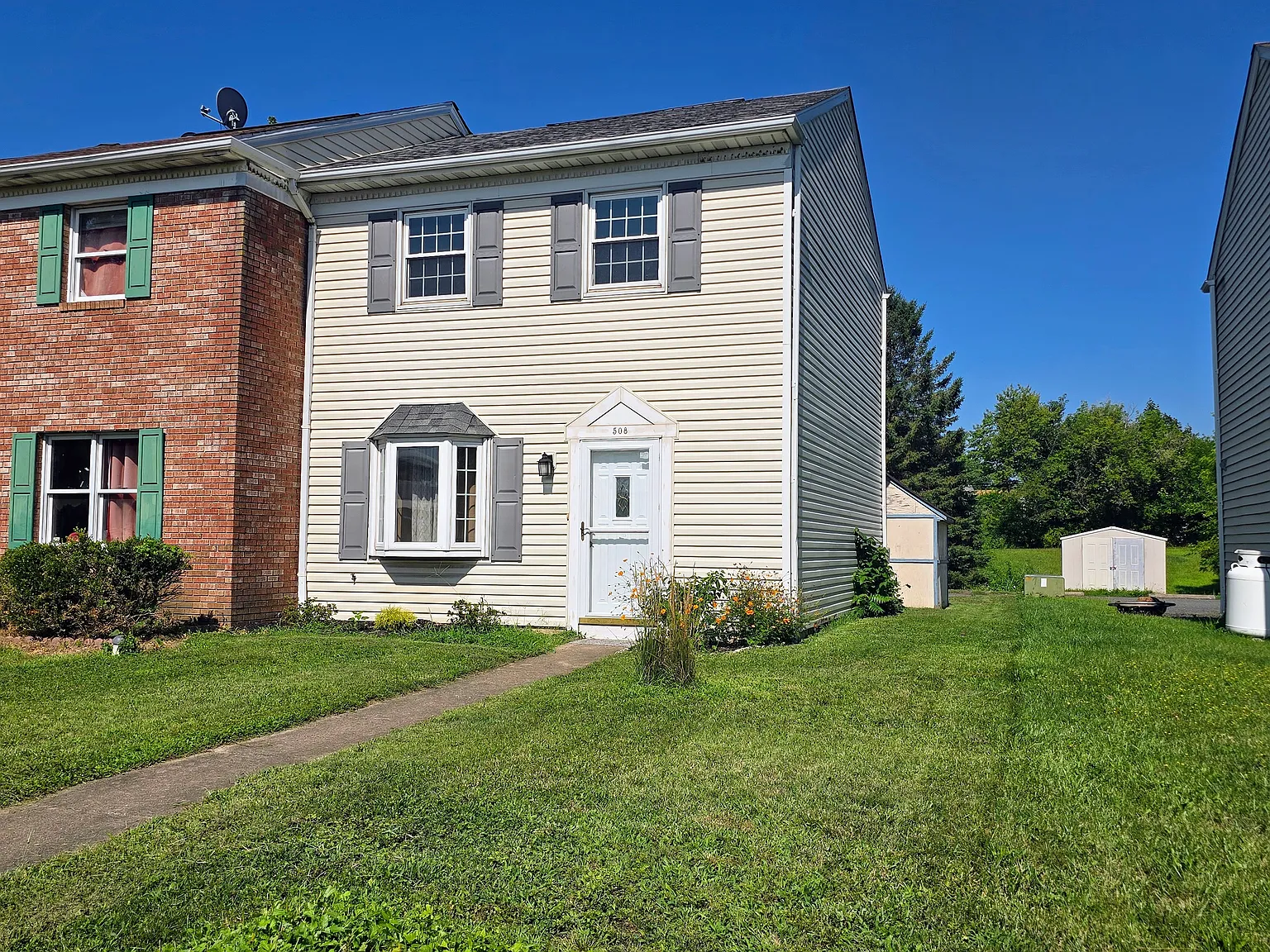 2 bed, 1.5 bath, 1040 sqft, $2,200 — Photo 2
