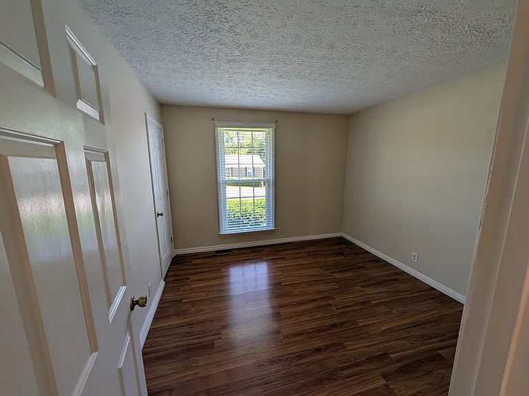 102 Post Oak Rd — Photo 9