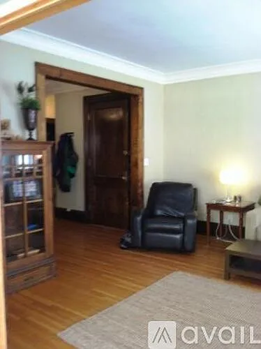 3 bed, 1400 sqft, $2,200 — Photo 4