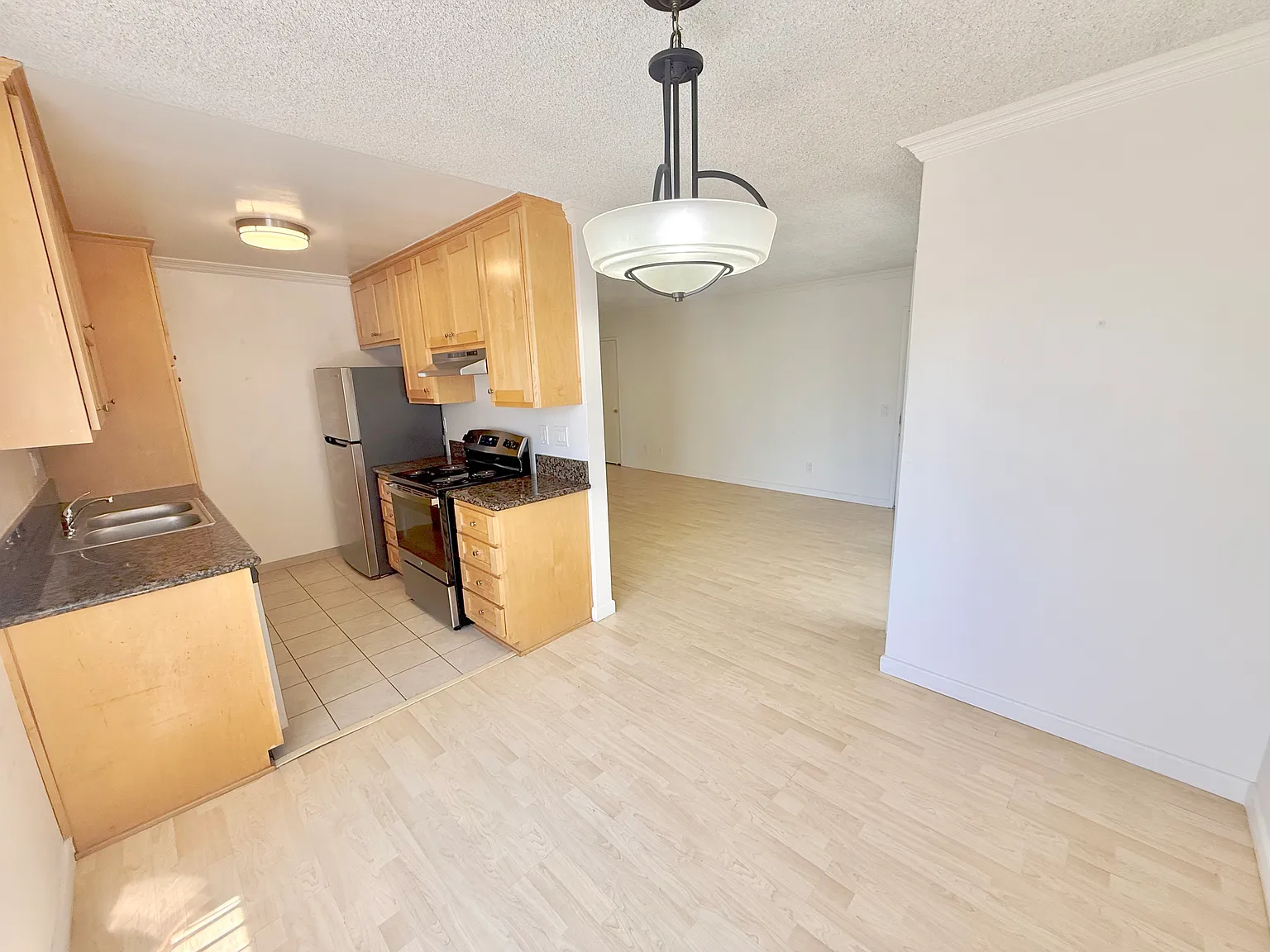 2 bed, 1050 sqft, $3,350 — Photo 4