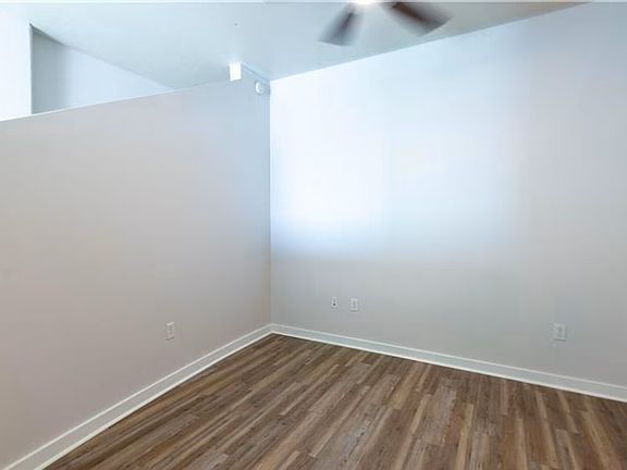 4th image of 361 17th St