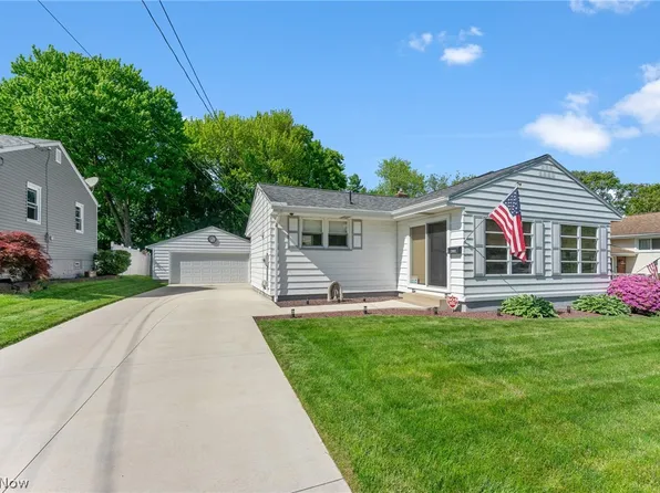 2002 Thurber Ln, Youngstown, OH 44509