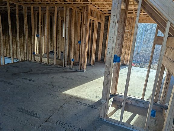 3rd image of 5 Windsor Dr