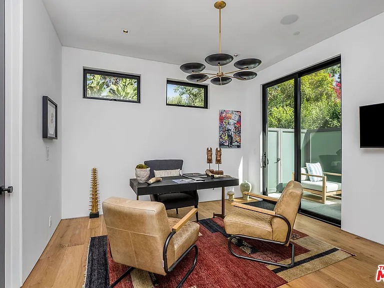1049 Loma Vista Dr — Photo 11