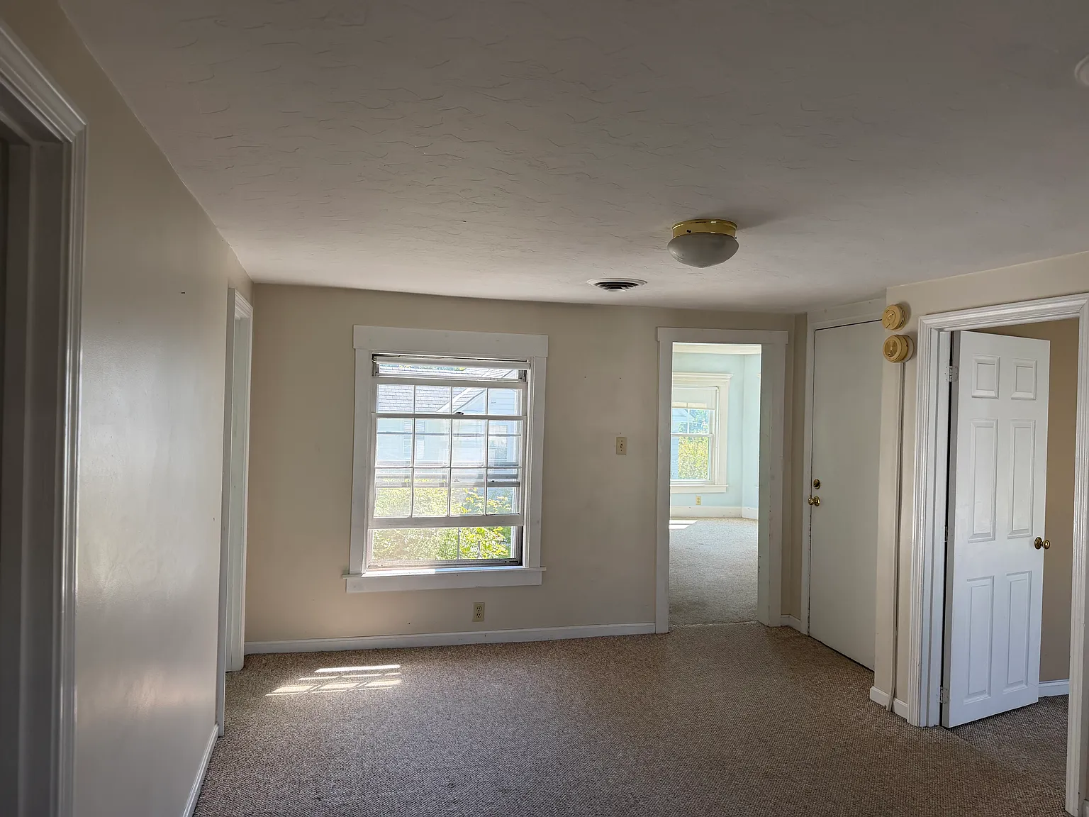 26 White St Concord NH — Photo 2