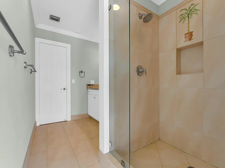 925 SE 10th St — Photo 29