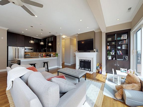 3rd image of 1454 N Milwaukee Ave APT 4