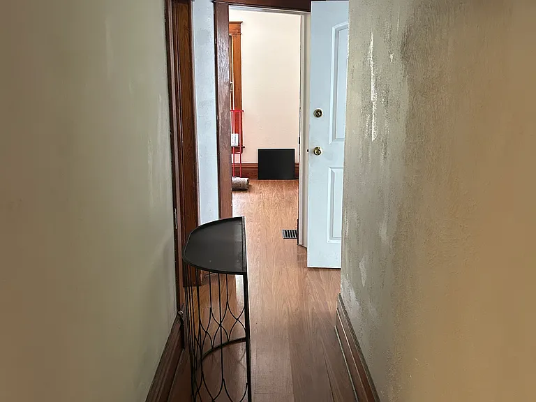 708 W Walnut St — Photo 1