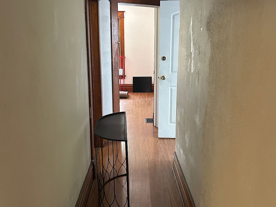 1st image of 708 W Walnut St
