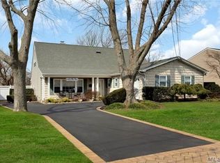 58 Cedar Point Dr, West Islip, NY 11795
