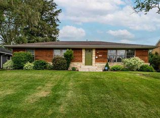 1283 Blackhawk Dr, Dubuque, IA 52003