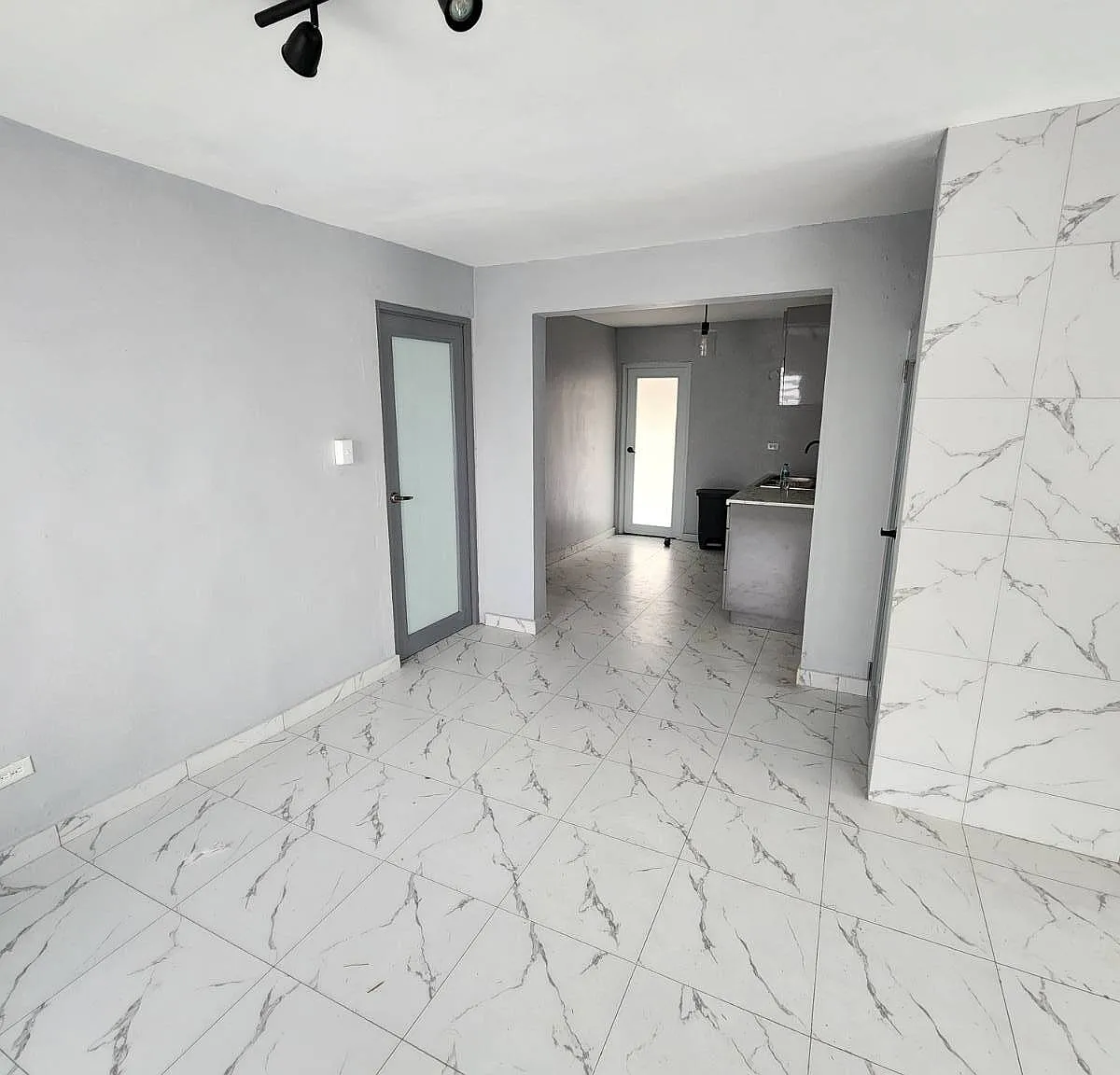 3 bed, 1.0 bath, $1,500 — Photo 4
