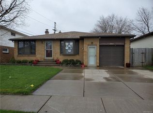 9 Creekview Dr, Cheektowaga, NY 14225