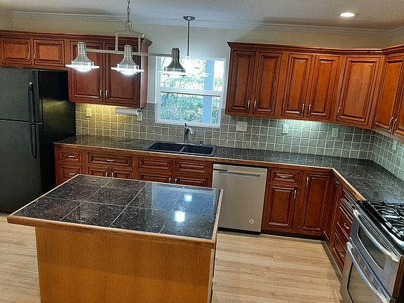 2nd image of 202 Hammack Ln