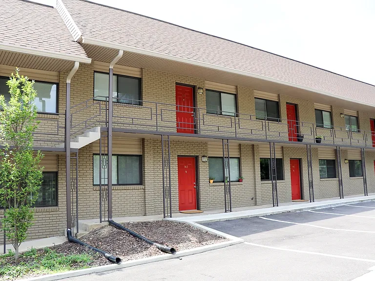 Highland Court — Photo 22