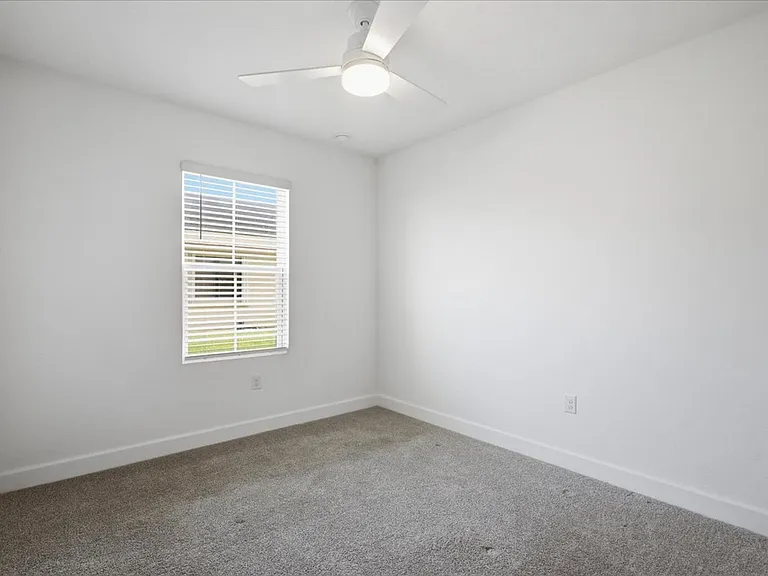 20 Ludlow Ln W — Photo 11