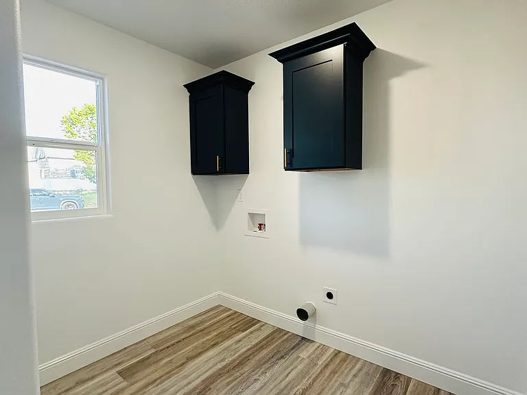 704 N Liberty St — Photo 15