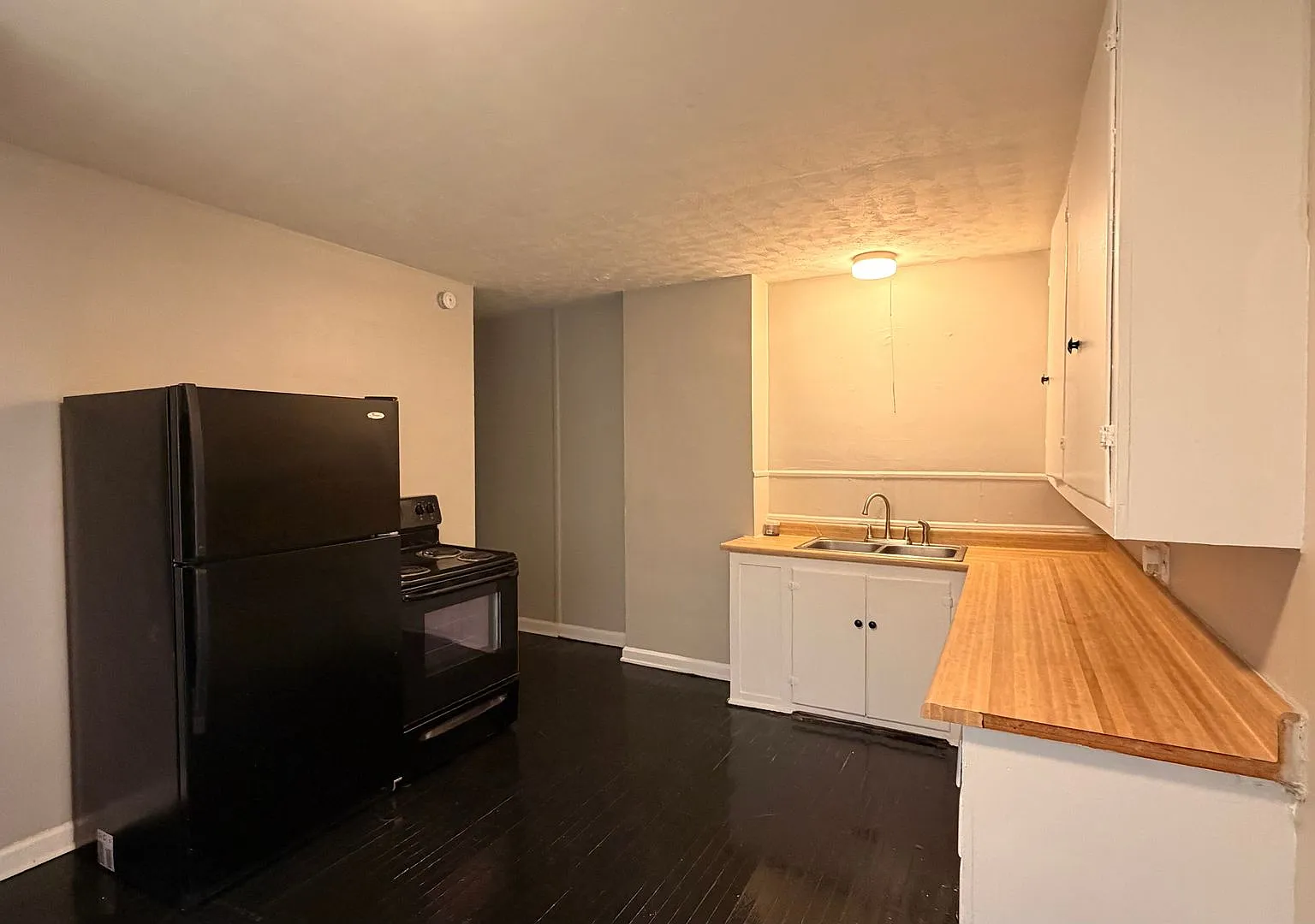 235 N Oakland Ave — Photo 3