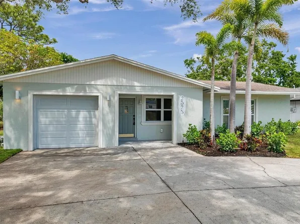 2575 Granada Cir E, Saint Petersburg, FL 33712