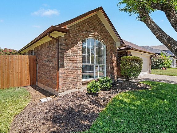 3rd image of 6017 Hilltop Dr