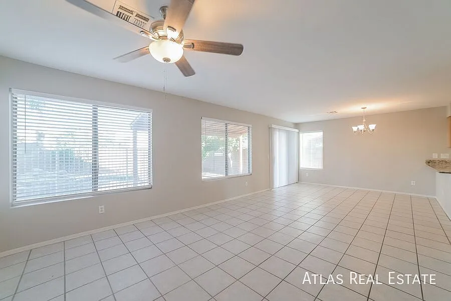 Striking 4 Bed/3 Bath home in Maricopa County! Features Private Pool! — Photo 3