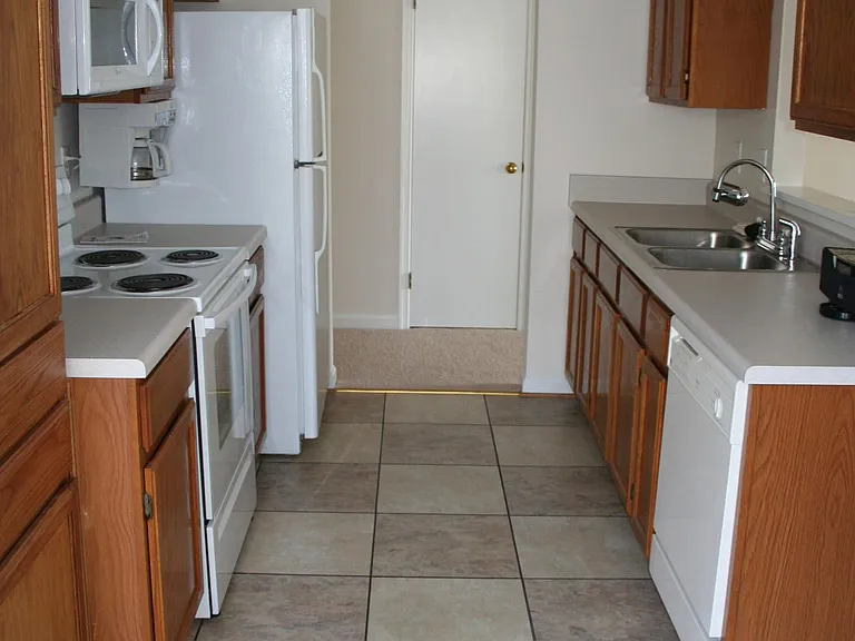 5520 Landings Crst — Photo 3