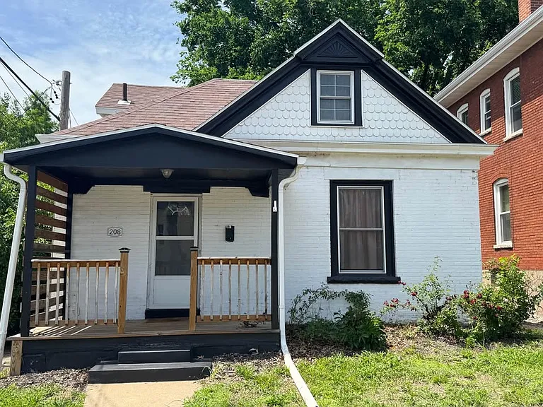 208 Clay St — Photo 1