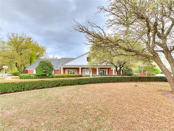 2nd image of 701 Sundown Dr