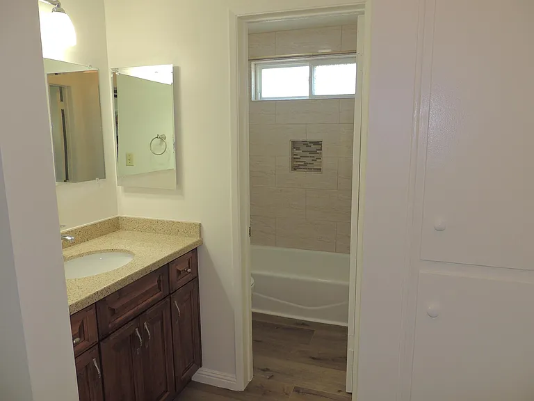 321 Gladys Ave #4 — Photo 23