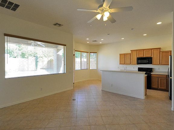 4th image of 984 N Avenida Jeanine