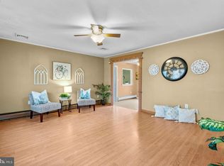 47 Indigo Rd, Levittown, PA 19057