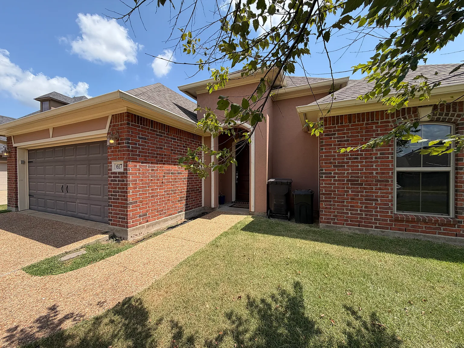 3 bed, 1680 sqft, $2,300 — Photo 2